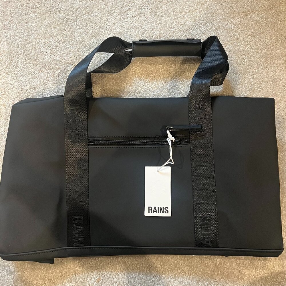 NWT RAINS Trail Gym Bag - Black